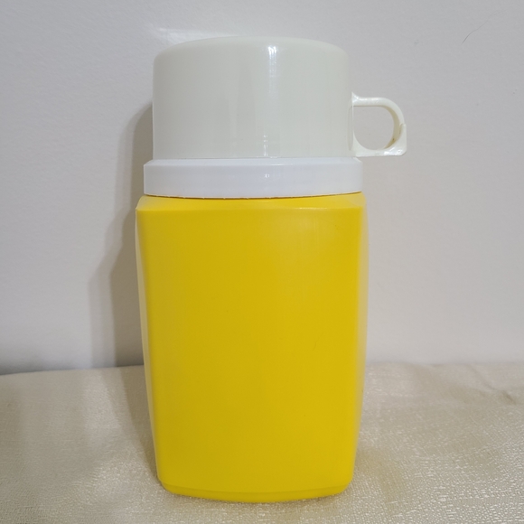 King Seeley Thermos Retro Vintage Smurf Yellow White Thermo with Cup, Smurfette - Picture 2 of 10